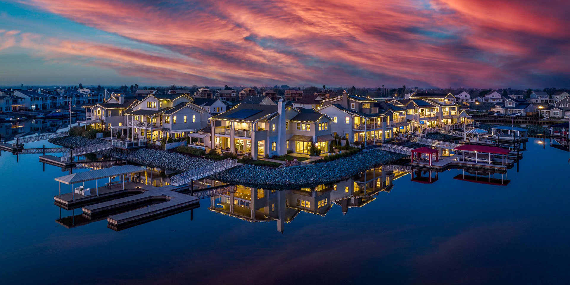 homes on the coast of Delta Coves